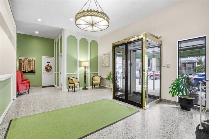 Property Photo: 144 N Dithridge St 711 PA 15213