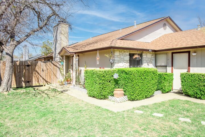 Property Photo:  606 Misty Morning Way A And B  TX 78664 