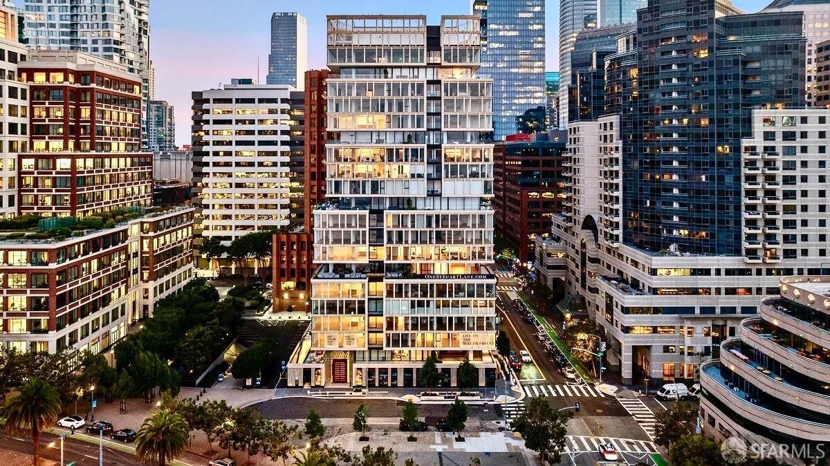 Property Photo:  1 Steuart Lane 406  CA 94105 