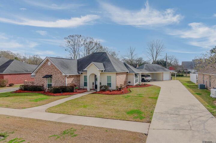 Property Photo:  1745 E Nelson St  LA 70737 