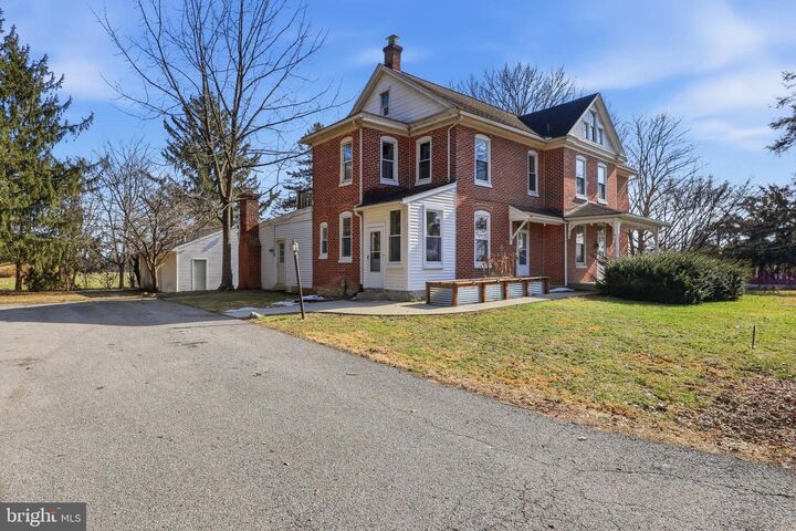 Property Photo:  1545 Lititz Road  PA 17545 