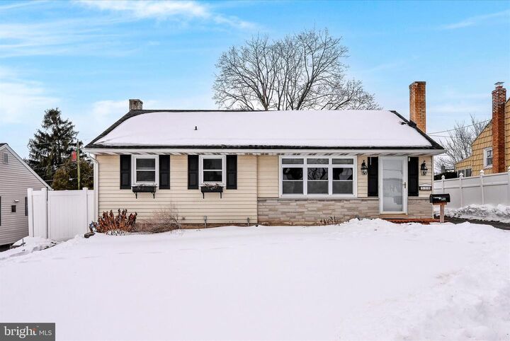 Property Photo:  530 N Mount Joy Street  PA 17022 