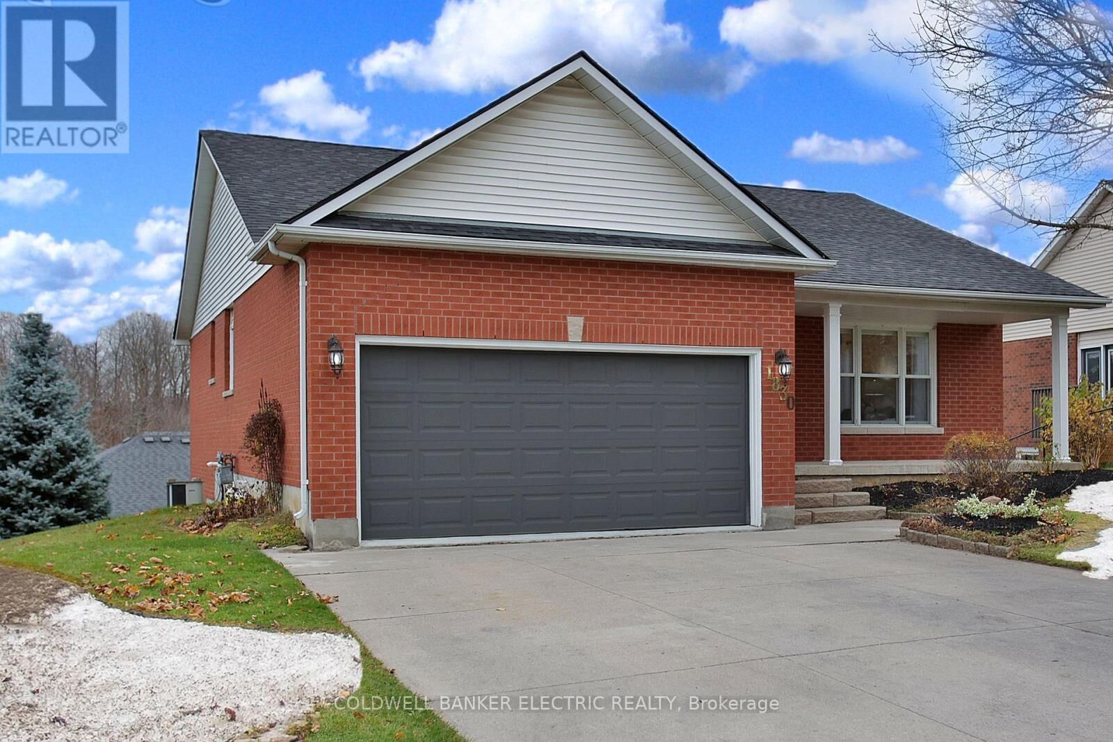 Photo de la propriété: 1830 Stratton Avenue ON K9K 2E6