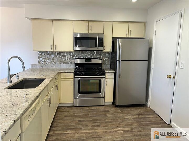 Property Photo:  111 Wisbech Place  NJ 08873 