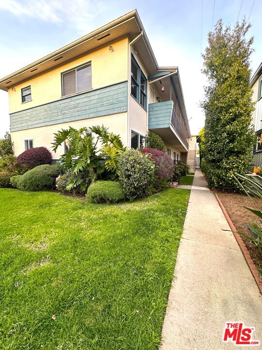 Property Photo:  2027 Euclid St  CA 90405 