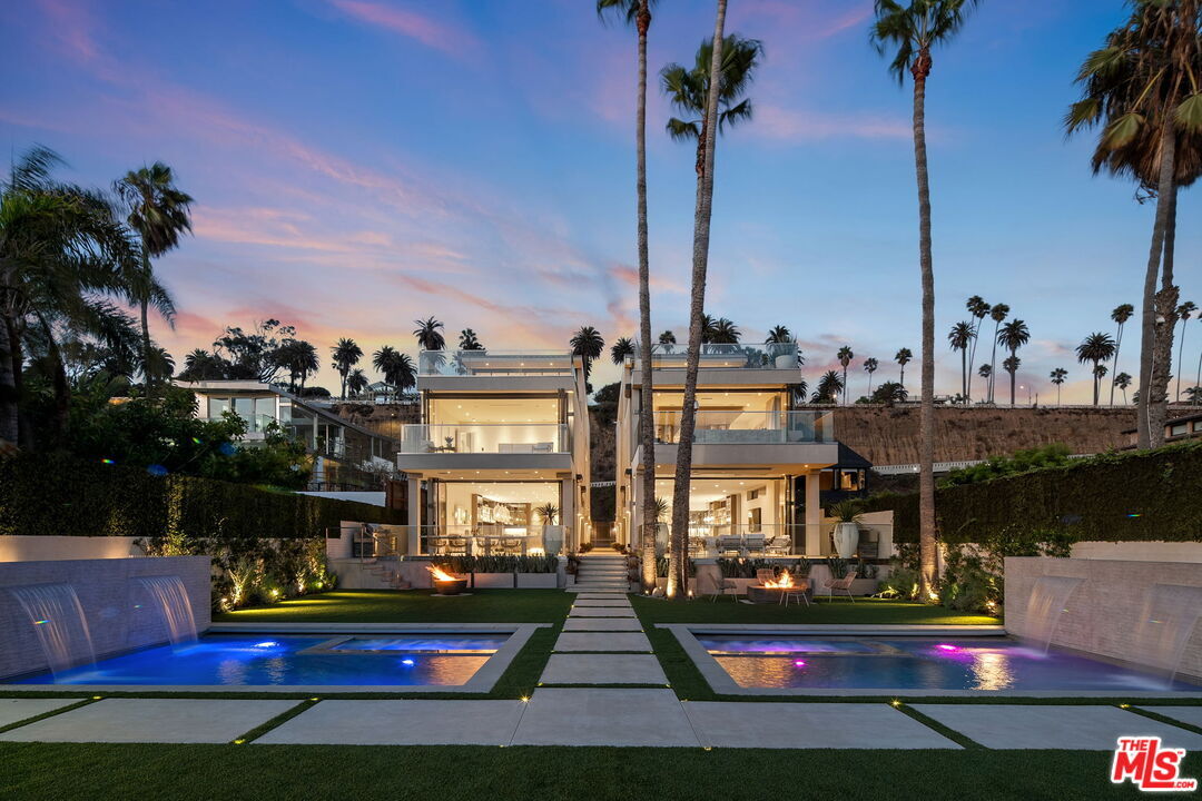 Property Photo:  938 -940 Palisades Beach Rd  CA 90403 