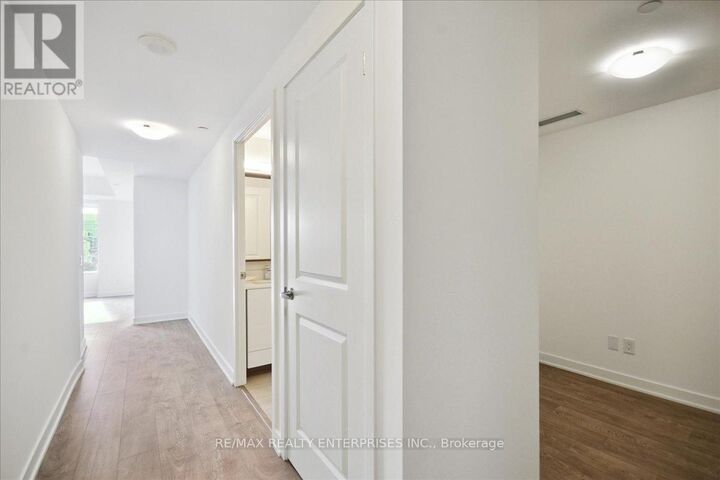 Property Photo: 543 Richmond Street West 711 ON M5V 0W9