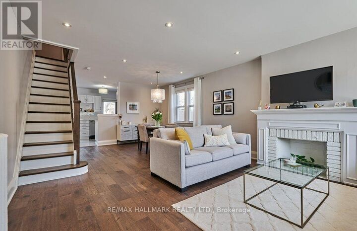 Property Photo:  10 Elm Road  ON M5M 3T2 