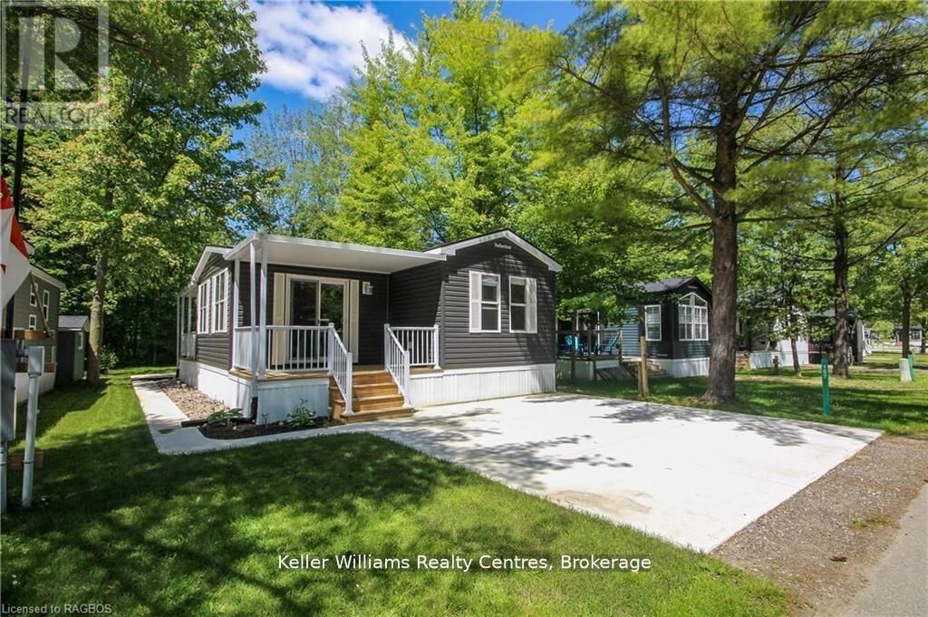 Property Photo: 13 Southline Avenue 157 ON N2Z 2X5