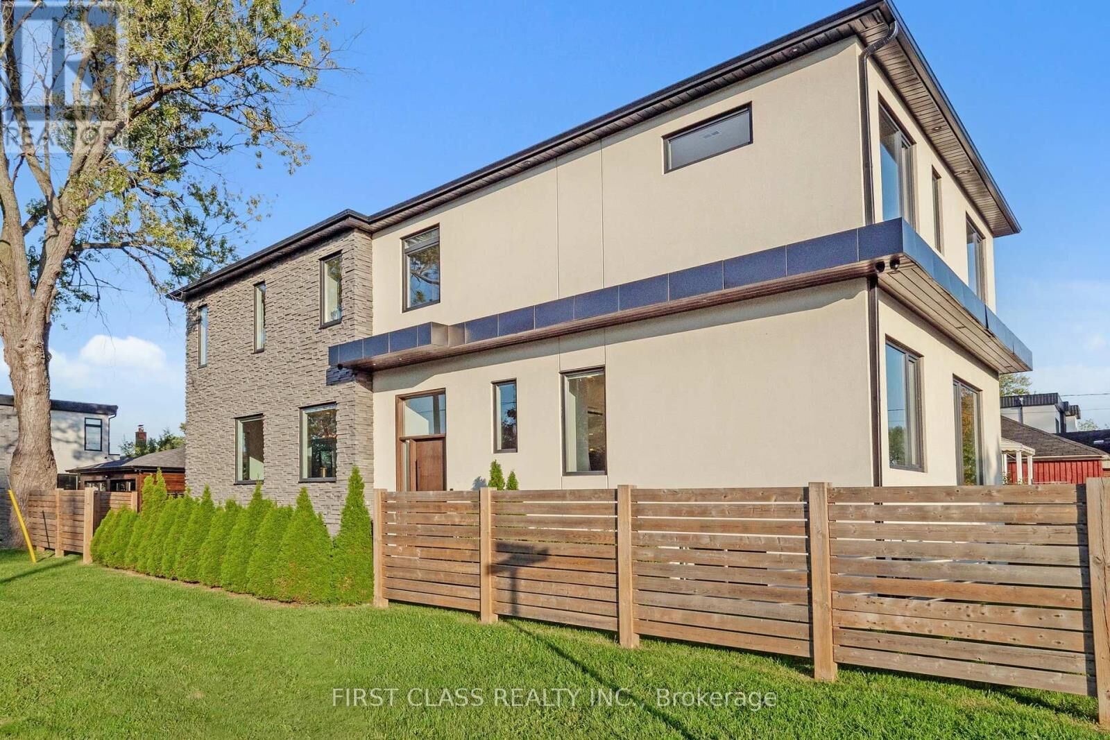 Property Photo:  1047 Meredith Avenue  ON L5E 2C6 