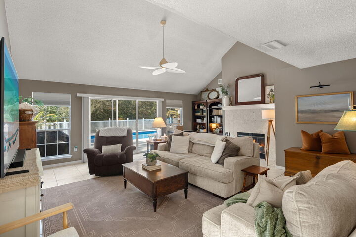 Property Photo: 1706 Crestone Cove FL 32578