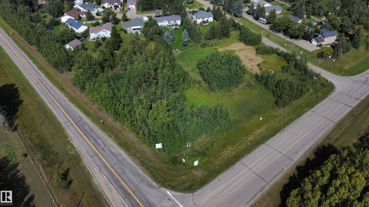 Property Photo:  487 Lakeside Drive  AB T7Z 2T7 