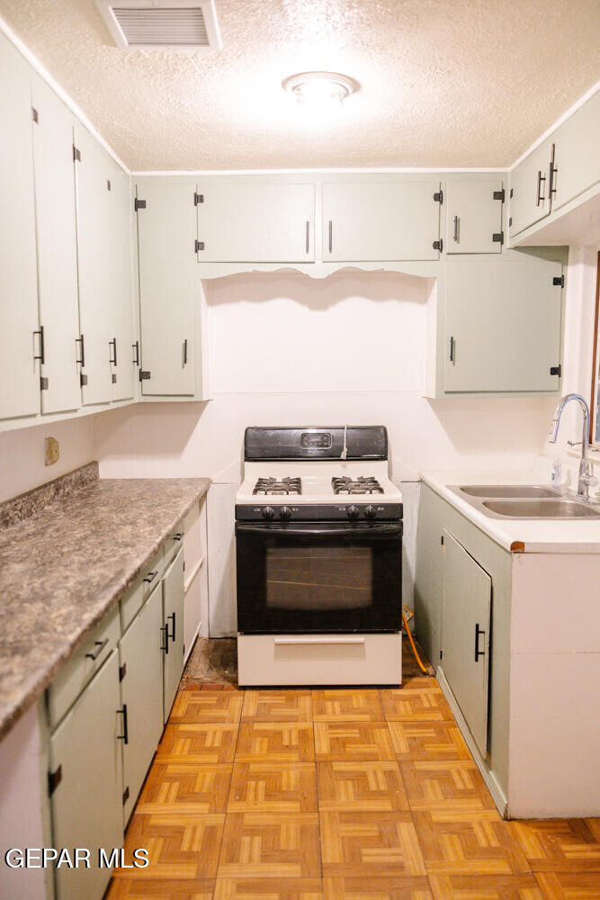 Property Photo: 408 Barcelona Drive TX 79905