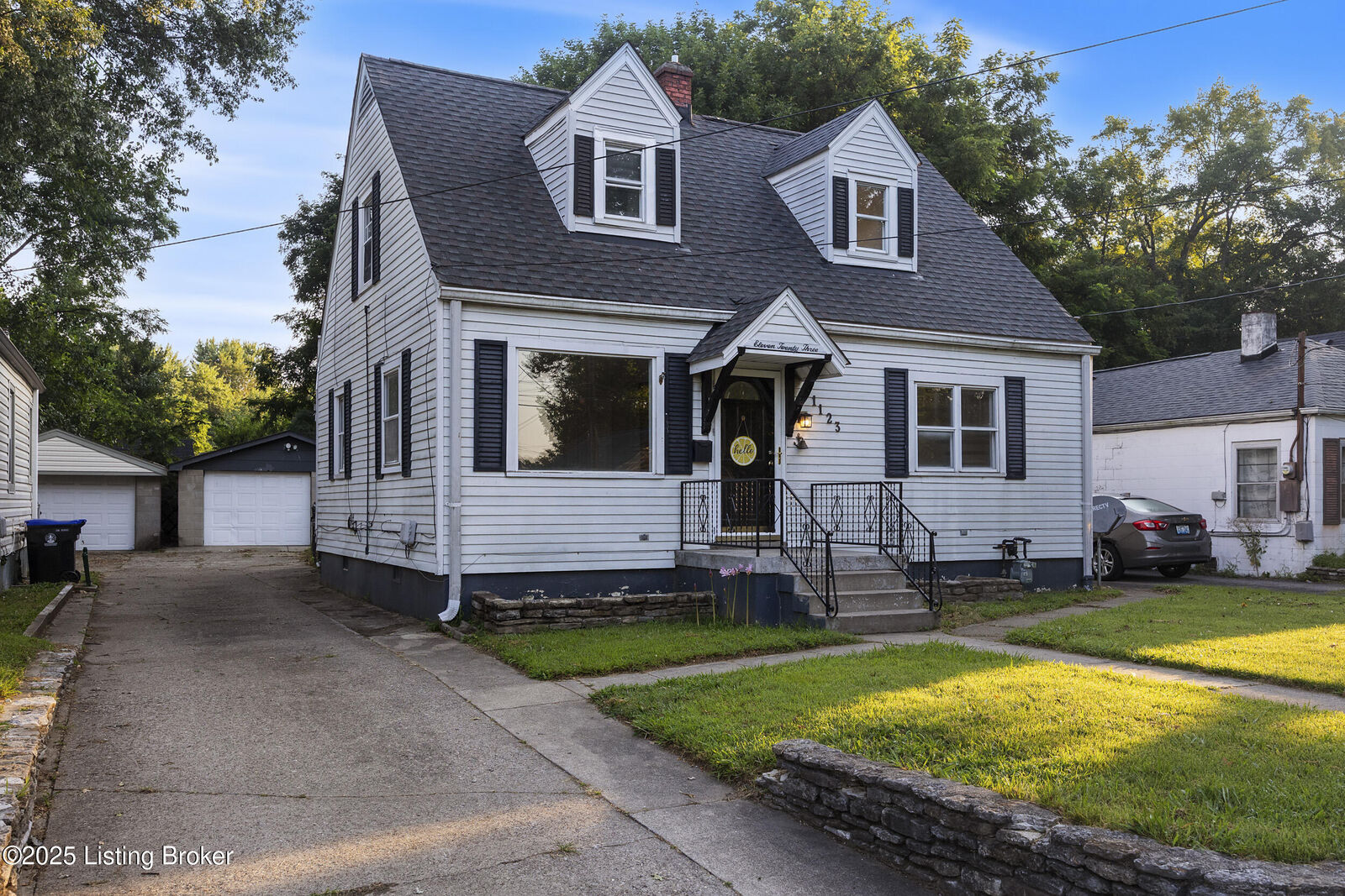Property Photo:  1123 W Whitney Ave  KY 40215 