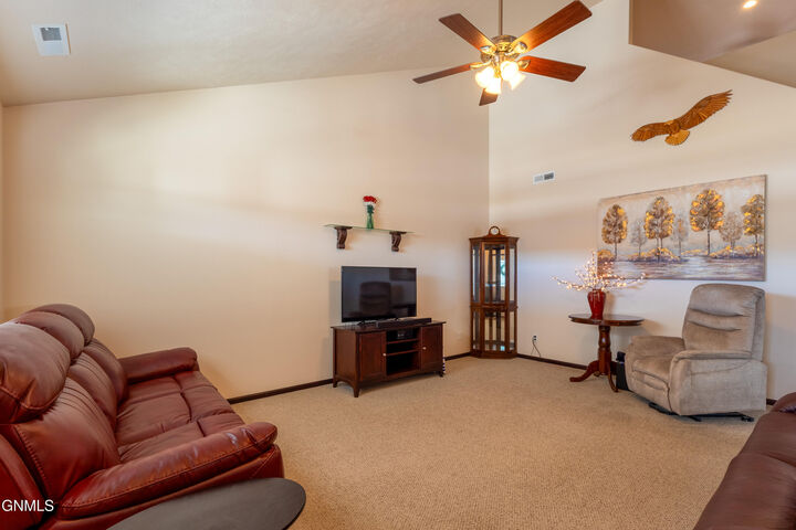 Property Photo:  2605 7th Avenue NW  ND 58554 