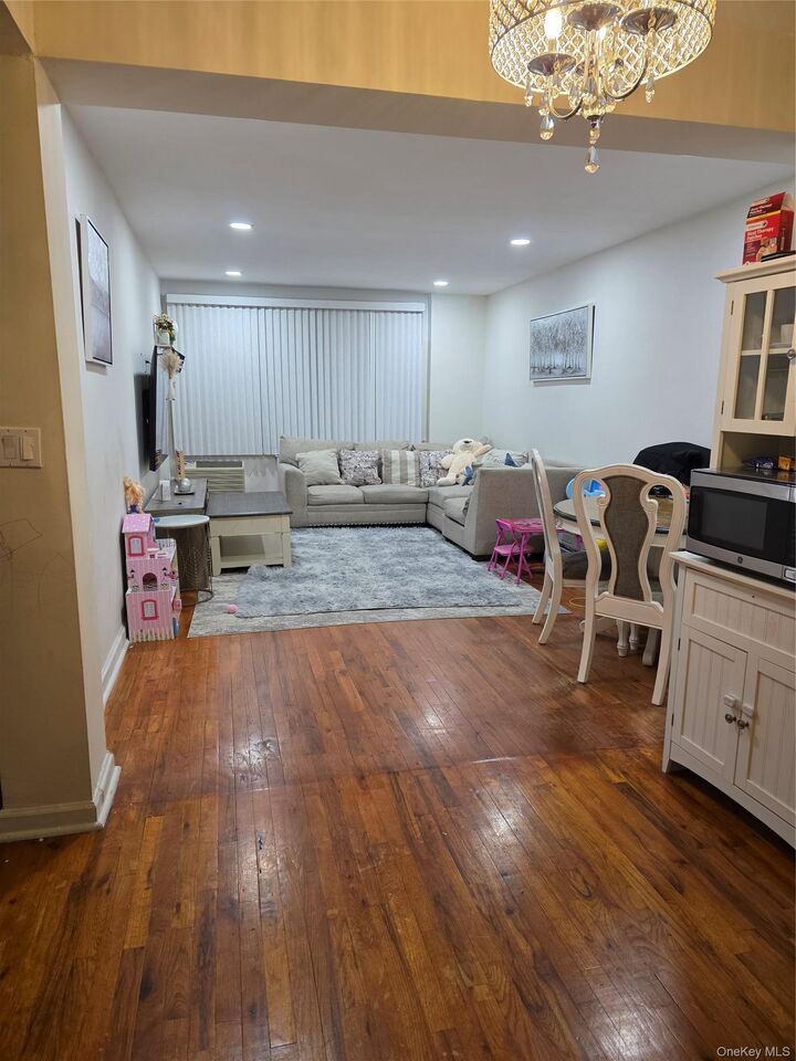 Property Photo:  333 Bronx Rive Road #707  NY 10704 