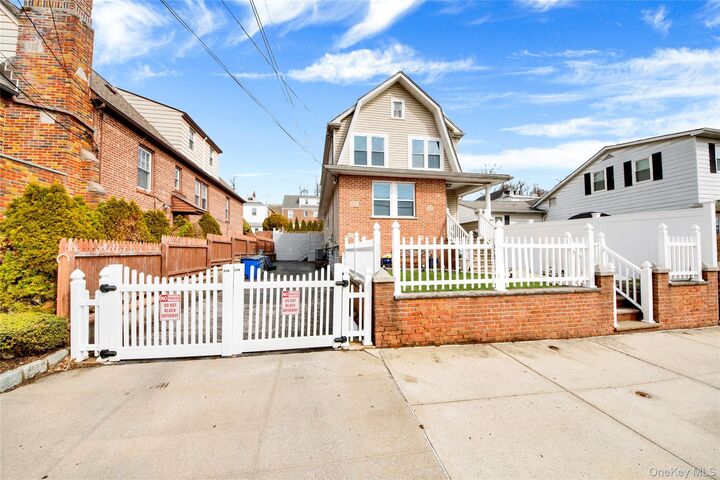 Property Photo:  174 King Avenue  NY 10704 