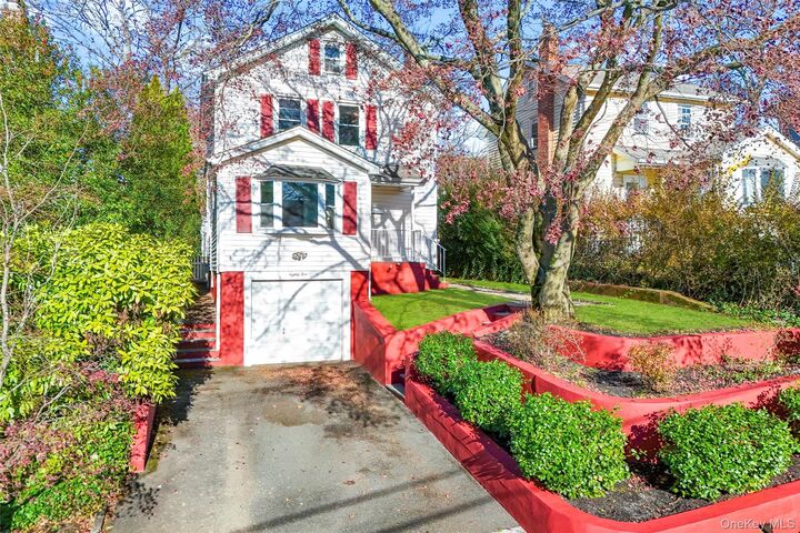 Property Photo:  85 Lakeview Avenue  NY 10583 