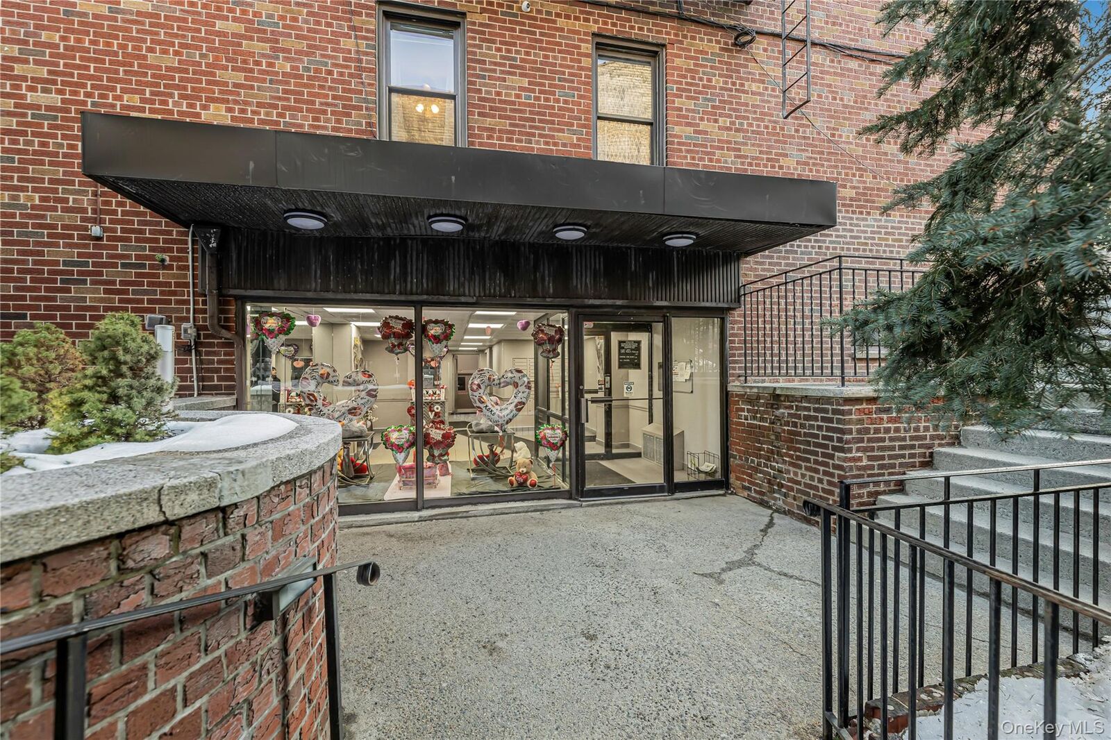 Property Photo: 1725 Edison Avenue 1F NY 10461