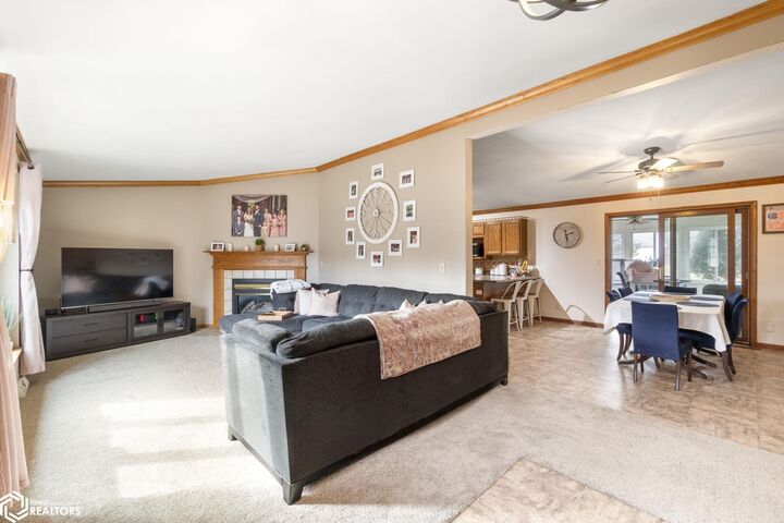 Property Photo: 2037 12th Street NE IA 50401