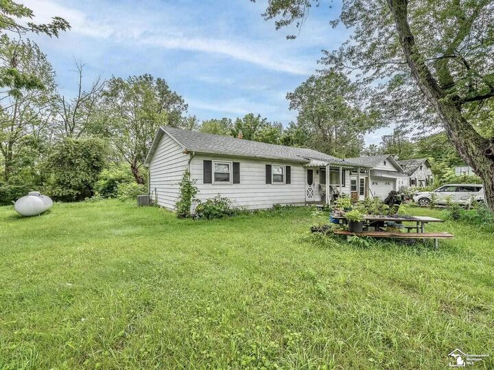 Property Photo:  9089 S Telegraph Road  MI 48182 