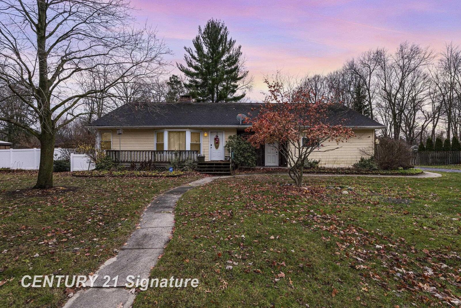 Property Photo:  3280 Dixie Court  MI 48601 
