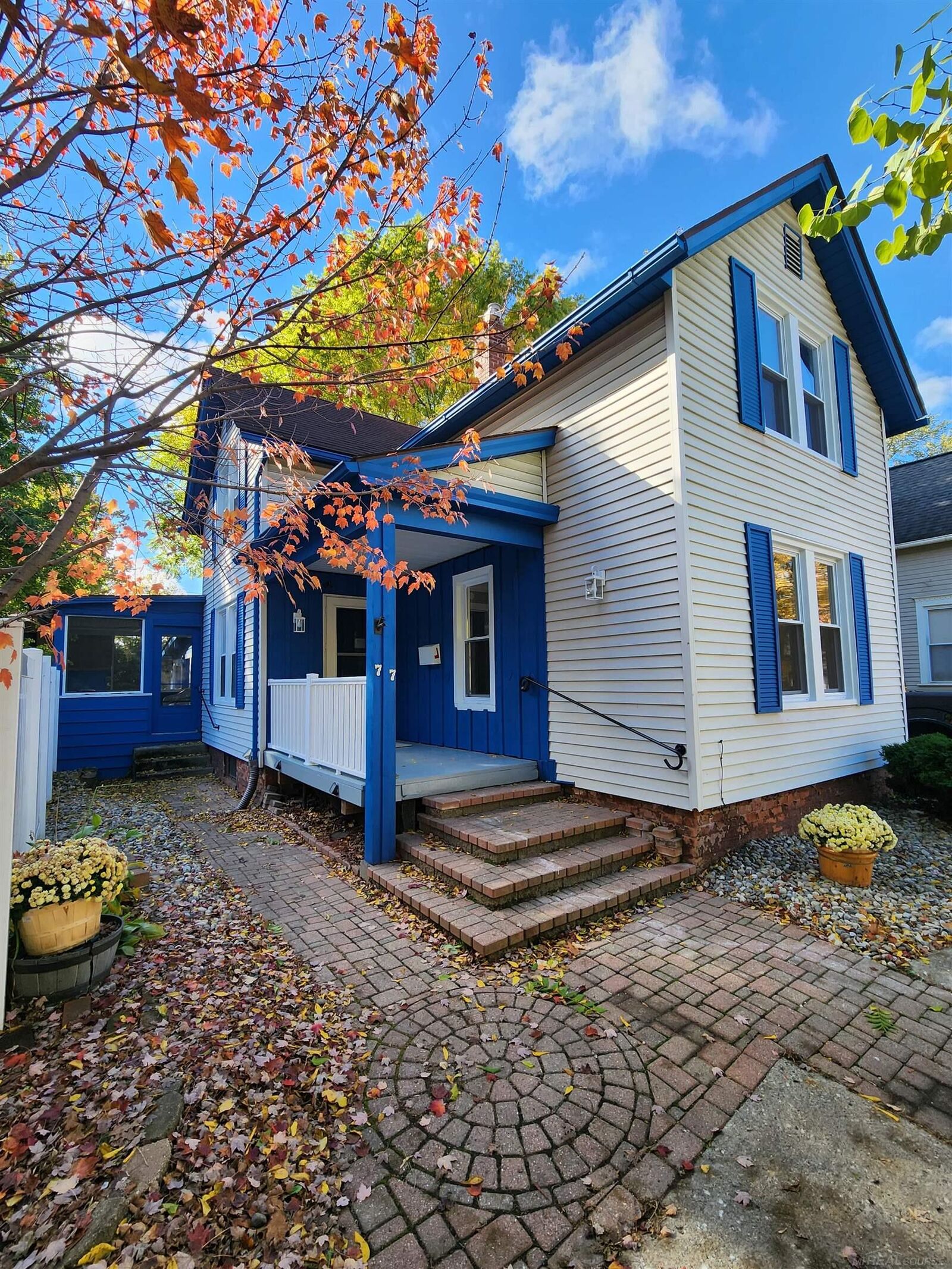Property Photo: 77 Hubbard Street MI 48043