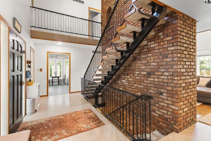 Property Photo:  401 N Kansas St  KS 67543 