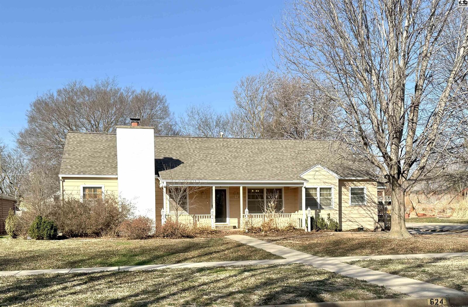 Property Photo:  624 N Springfield  KS 67003 