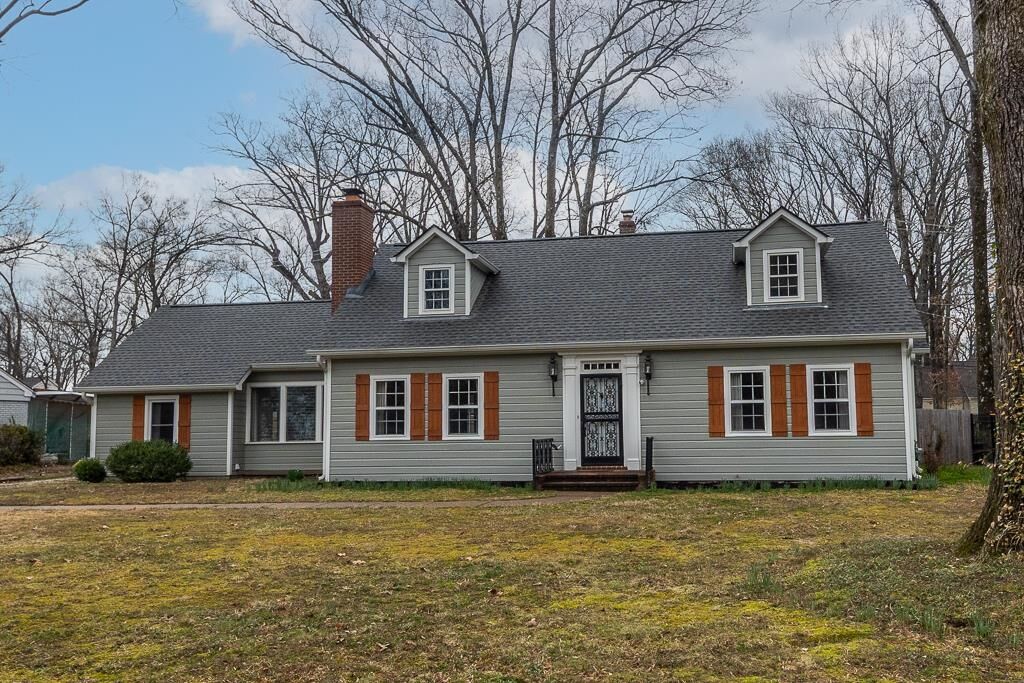 Property Photo:  1204 E Crestwood Dr  TN 38119 