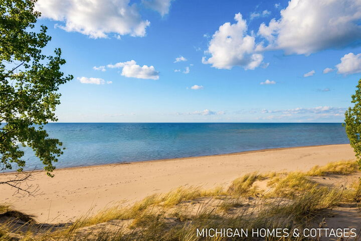 Property Photo:  690 Dunegrass Circle Drive  MI 49453 