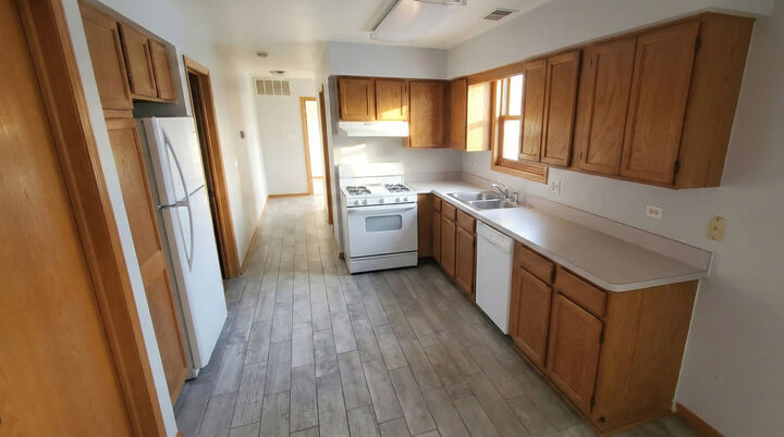 Property Photo:  445 W 37th Street Garden  IL 60609 
