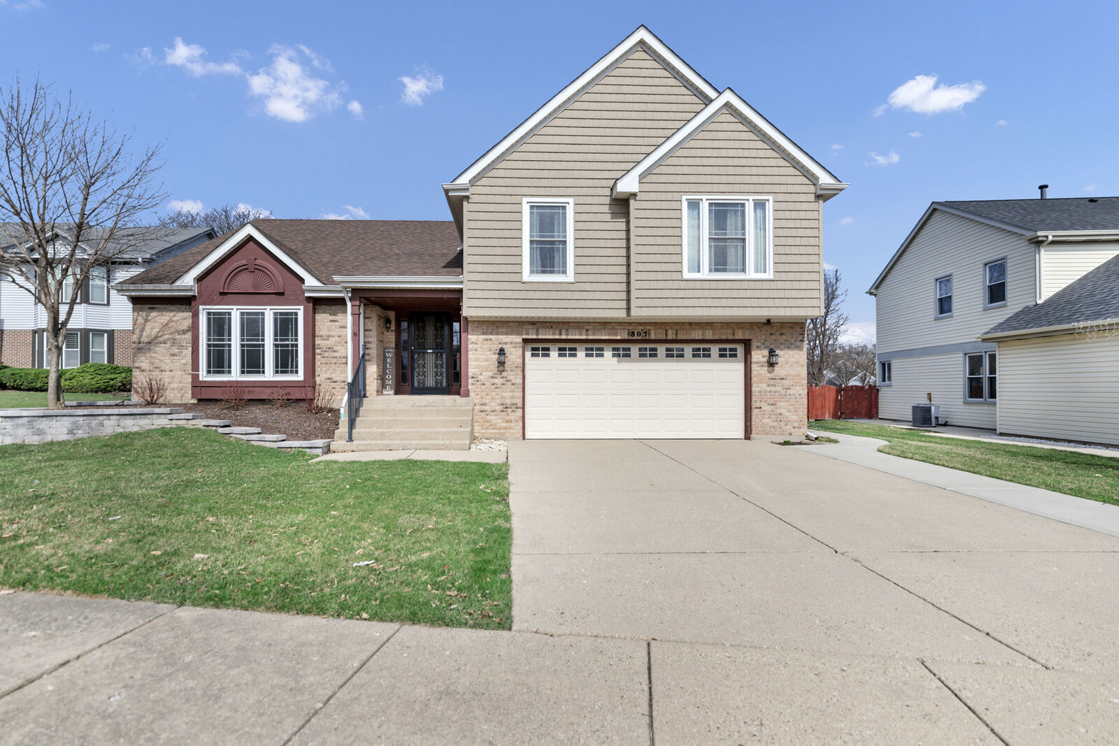 Property Photo:  307 Orchard Lane  IL 60108 