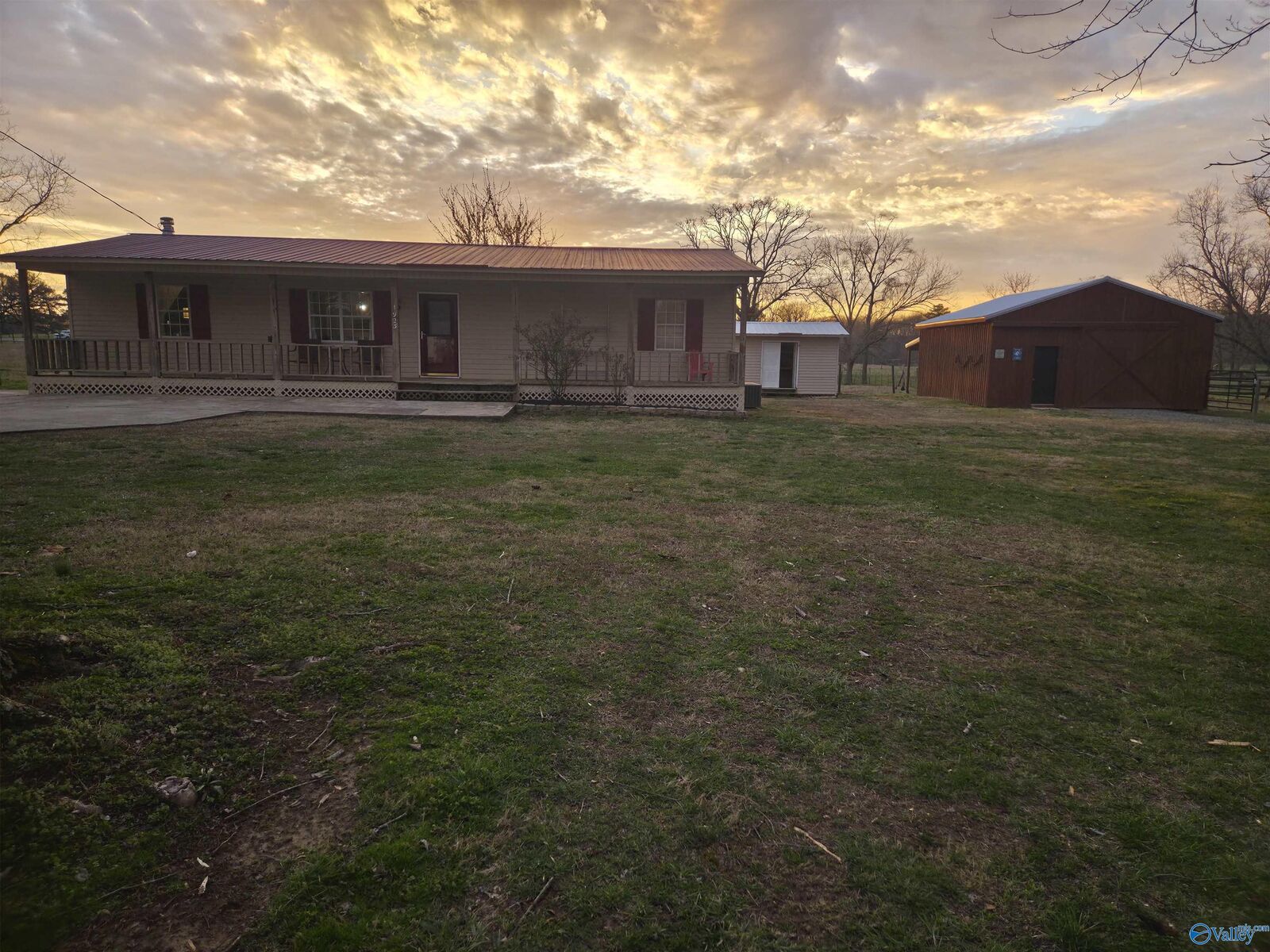 Property Photo:  1923 Highway 231  AL 35016 