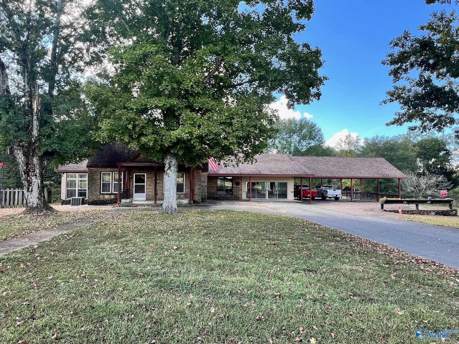 Property Photo: 350 County Road 125 AL 35652