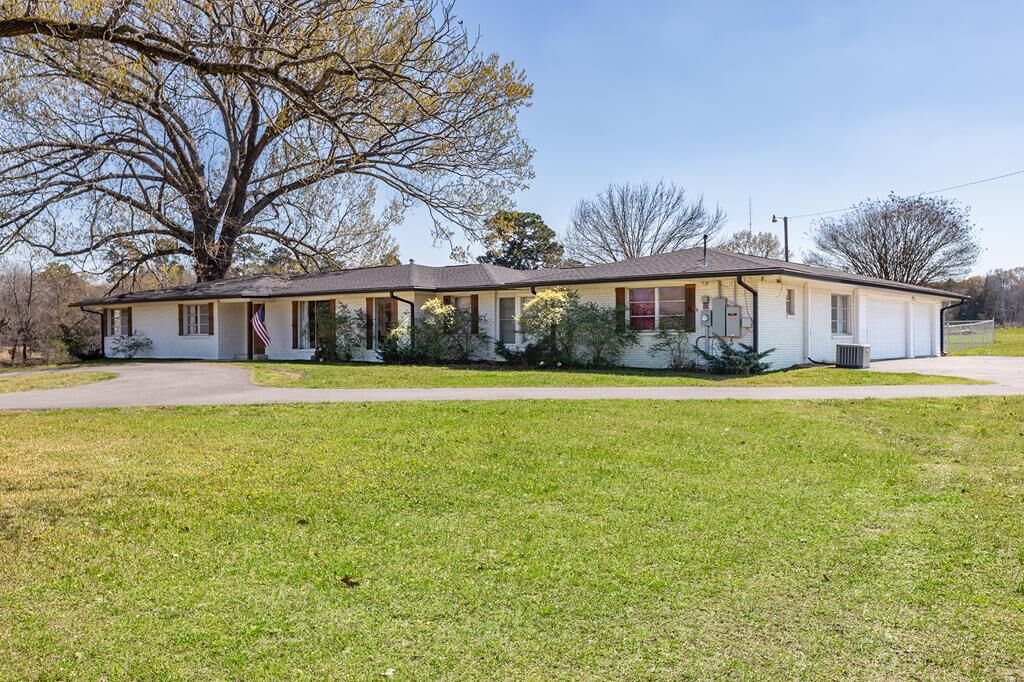 Property Photo:  2122 Paul Avenue  TX 75901 
