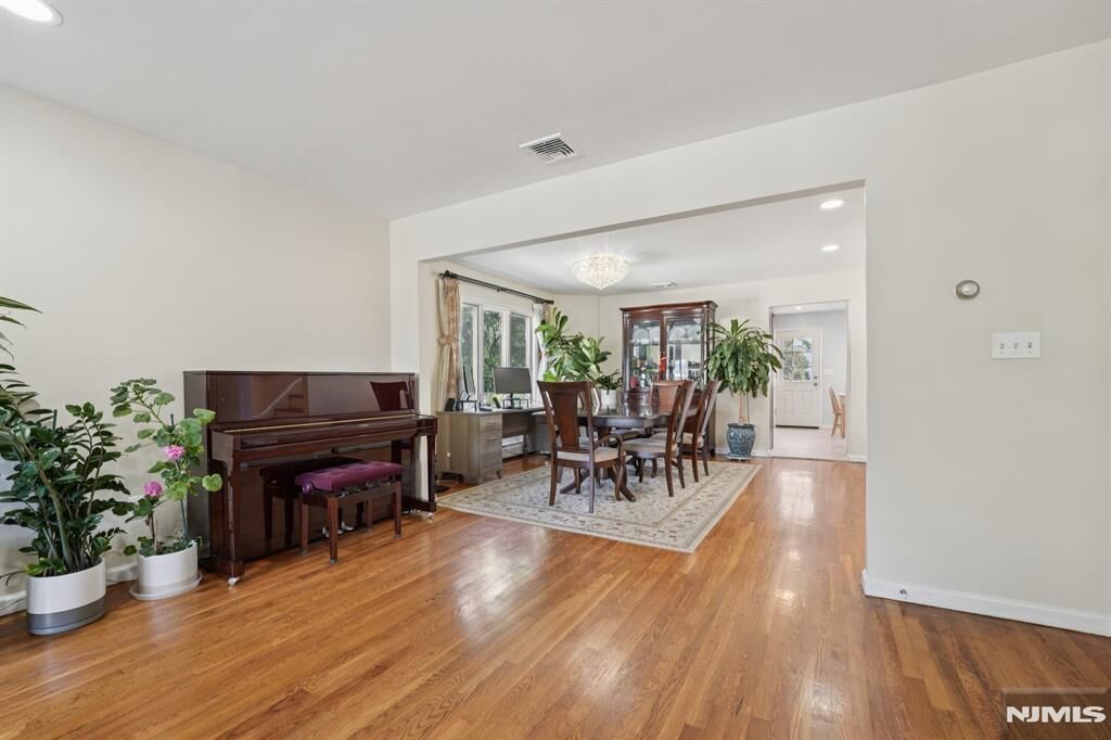 Property Photo:  1670 Maple Street  NJ 07024 