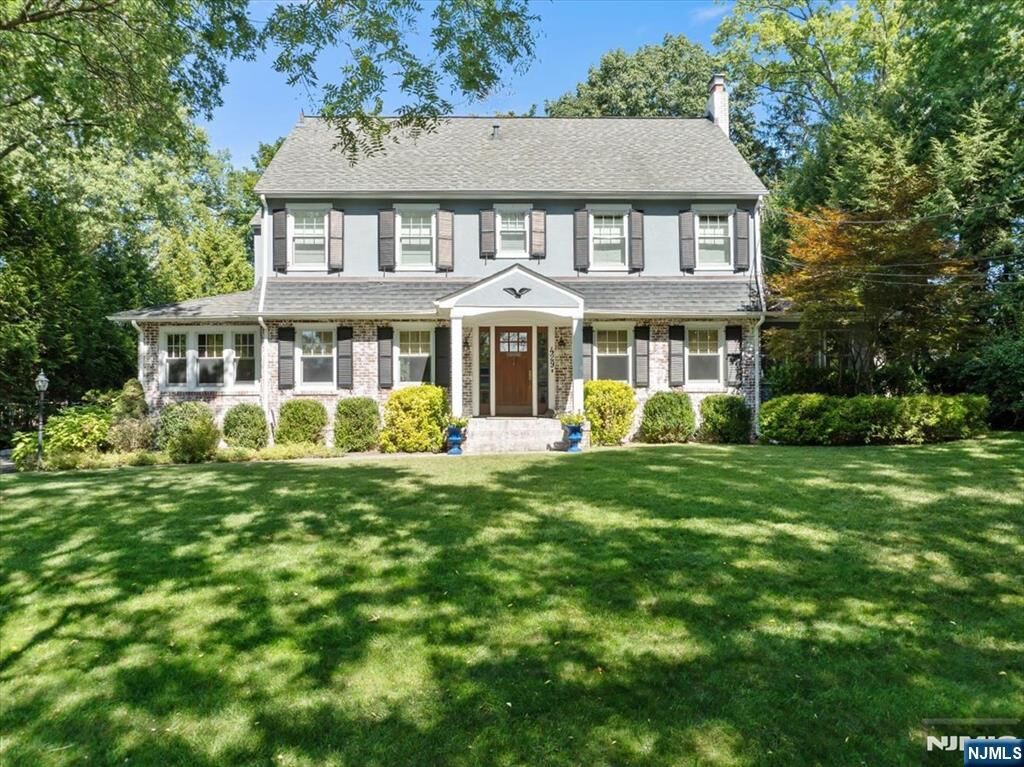 Property Photo:  429 Fairway Road  NJ 07450 