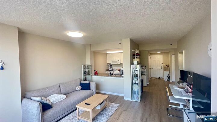 Property Photo:  100 Old Palisade Road 1813  NJ 07024 