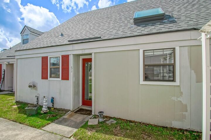 Property Photo:  51 Hollycrest Boulevard 51  LA 70433 