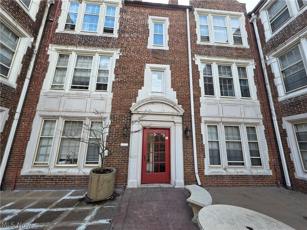 Property Photo:  15610 Van Aken Boulevard  OH 44120 