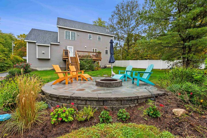 Property Photo:  2 Chestnut Hill Drive  NH 03873 