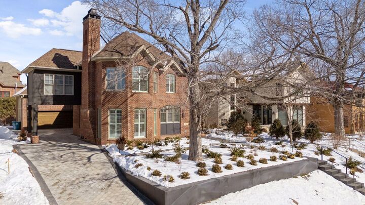 Property Photo:  715 Rice Street E  MN 55391 