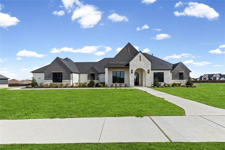 Property Photo:  4720 Magnolia Trail  TX 76065 