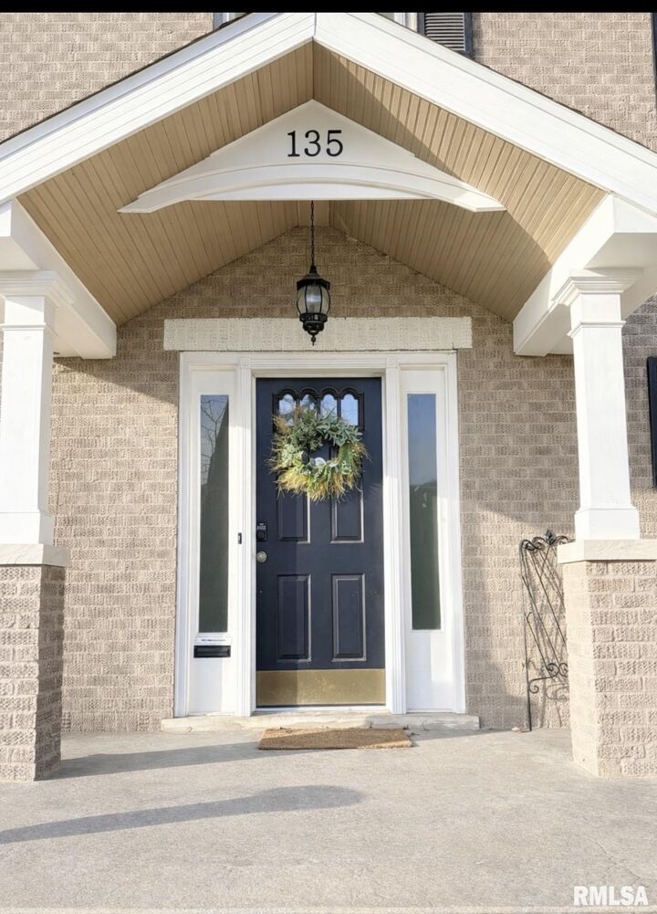 Property Photo: 135 W Hanssler Place IL 61604