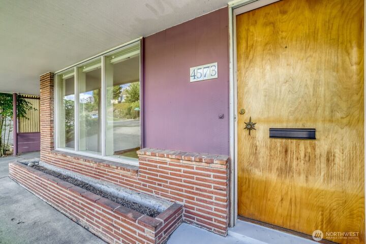 Property Photo:  4573  Purdue Avenue NE  WA 98105 