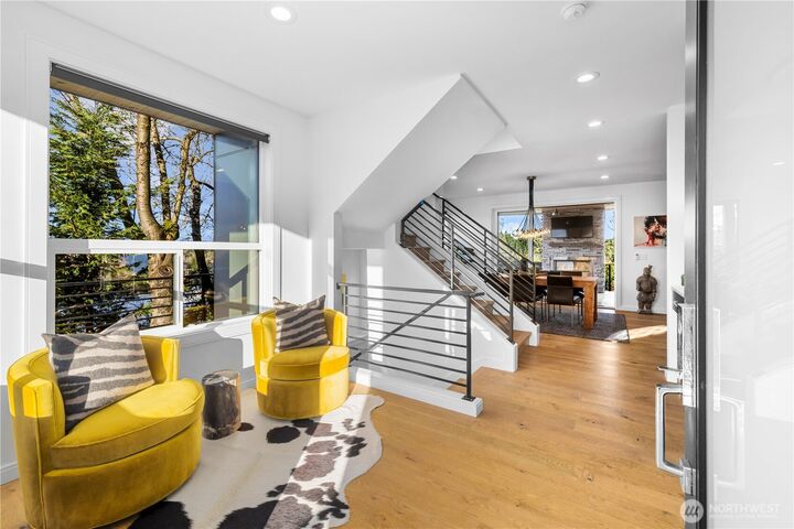 Property Photo:  5950  Oakhurst Rd  S  WA 98118 