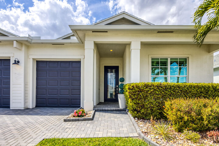 Property Photo:  642 SE Goldenrod Road  FL 34984 