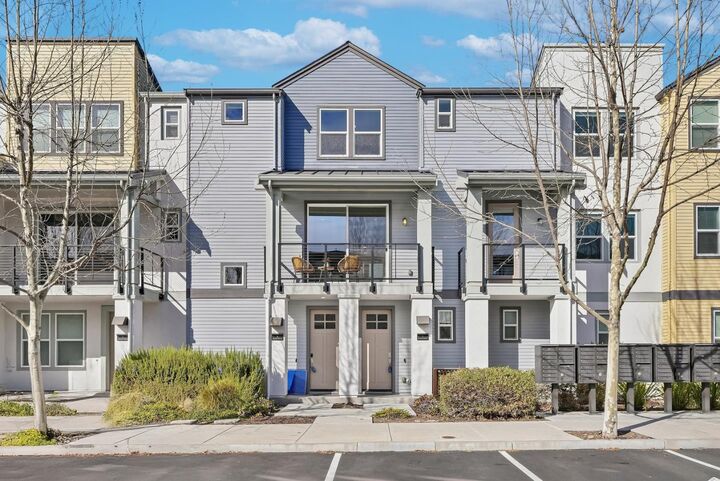 Property Photo:  875 Cotati Terrace 4  CA 94085 