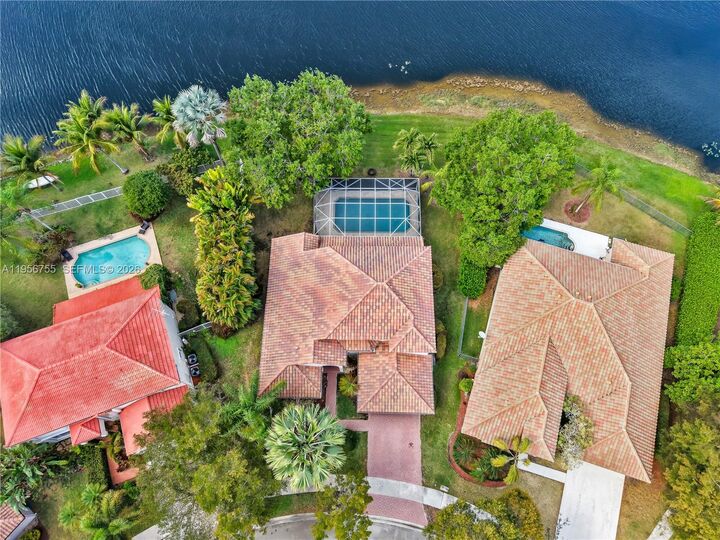 Property Photo:  637 Lake Blvd  FL 33326 